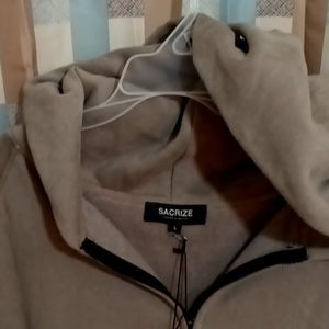 NWT SACRIZE taupe/gray colored sweatshirt w front pockets Size L